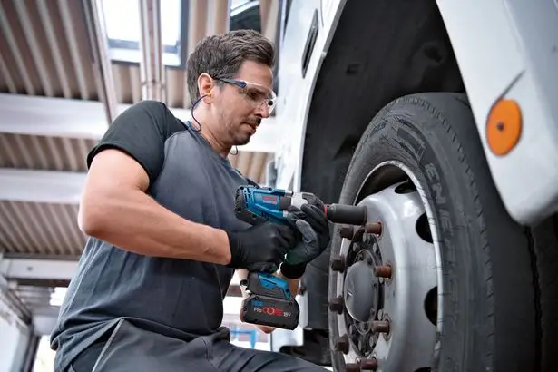 Акумуляторний ударний гайковерт Bosch GDS 18V-1050 H — Photo 3