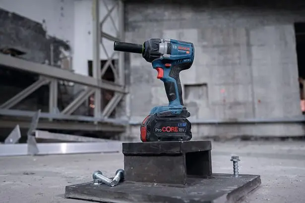 Акумуляторний безщітковий ударний гайковерт Bosch GDS 18V-750 C 06019L9002 — Photo 2
