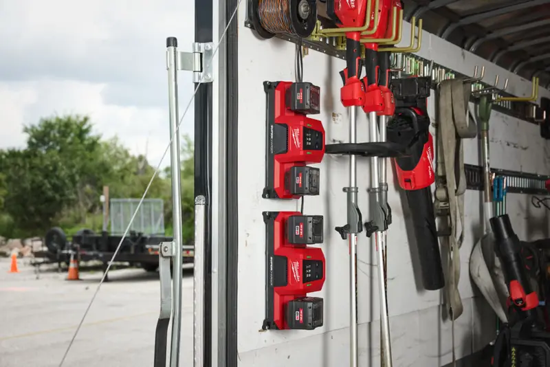 Зарядний пристрій MILWAUKEE M18 MDBSC DUAL SUPER CHARGER — Photo 3