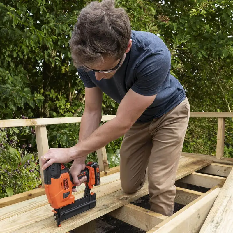 Пістолет цвяхозабивний BLACK+DECKER BCNG01N — Photo 1
