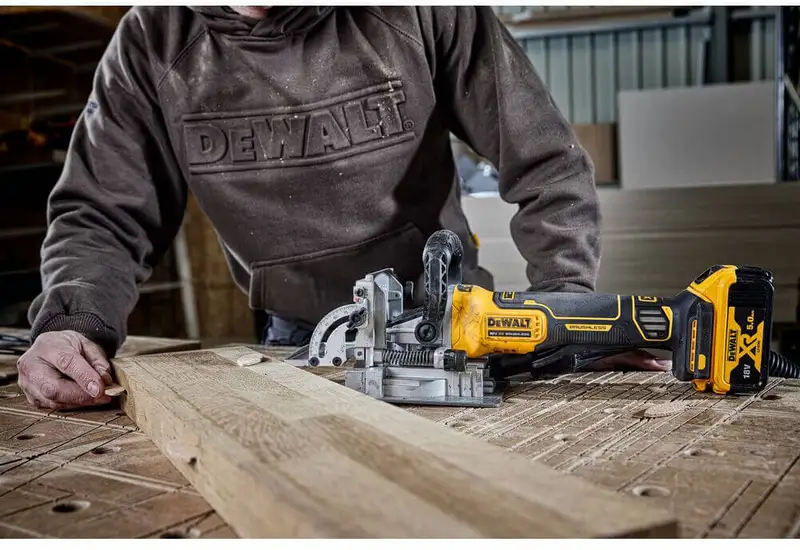 Фрезер акумуляторний безщітковий DeWALT DCW682NT — Photo 10