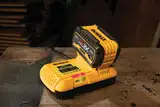 Зарядний пристрій DeWALT DCB117 — Photo 5