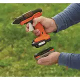 Пістолет клейовий акумуляторний BLACK+DECKER BDCGG12N — Photo 5