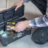 Ящик ESSENTIAL пластиковий з металевими застібками, розмір 316x156x128 мм (12.5 ) STANLEY STST1-75515 — Photo 12